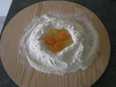 Italian Recipe - Pansotti - how to mix the flour